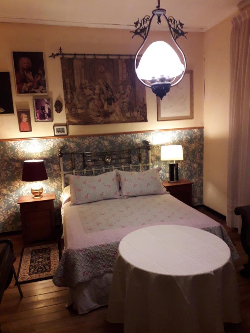 Dos Leones Inn
